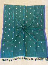 Load image into Gallery viewer, Dual Tone Peacock Parijat