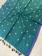 Load image into Gallery viewer, Dual Tone Peacock Parijat