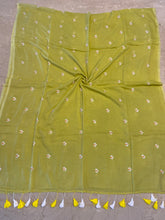 Load image into Gallery viewer, Yellowish Green Parijat