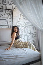 Load image into Gallery viewer, Chenoori Silk Pen Kalamkari - Off white &amp; Black
